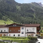 Haus Pinnistor شقة